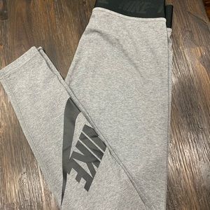 Women’s Nike stretch leggings